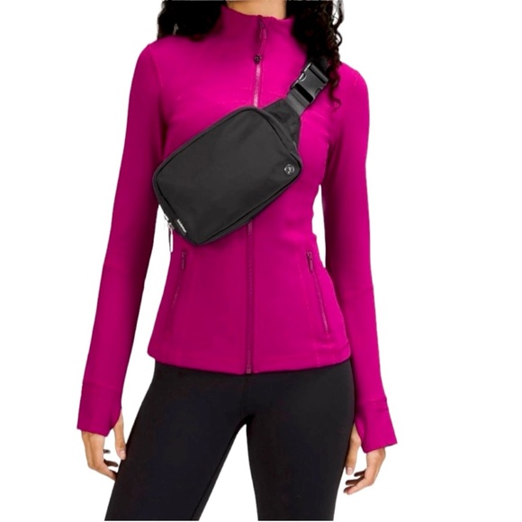 lululemon athletica Handbags - Lululemon Everywhere Belt Bag Large Black